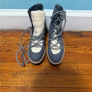 Cozy Gray Ankle Boots with Shearling Lining